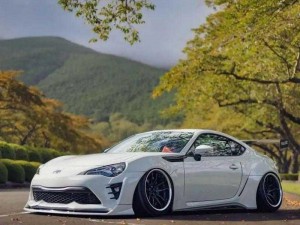 《GT赛车6中的丰田GT86：名车风采与性能解析》